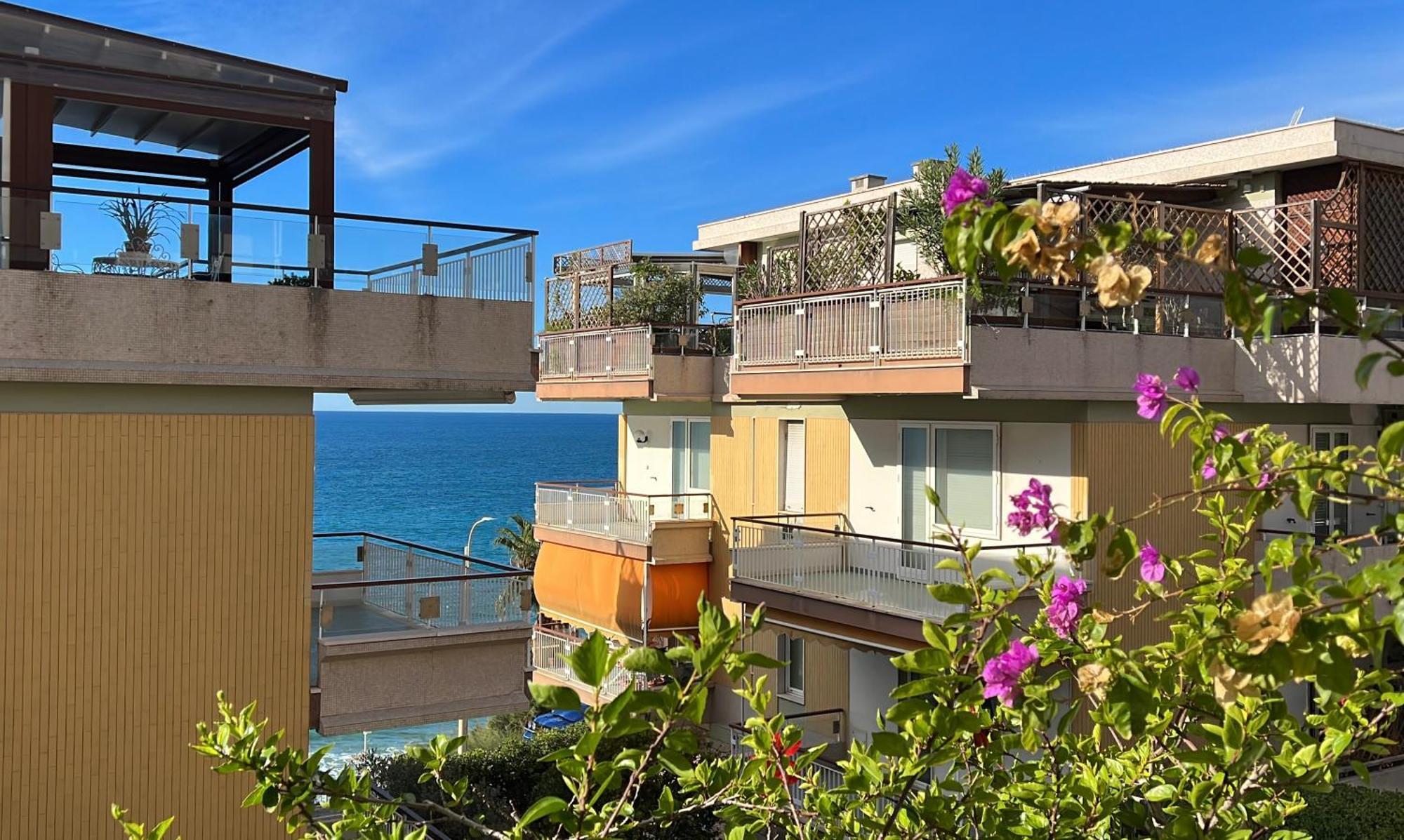 Tre Ponti Beach Apartment - Terrazzo Vista Mare サンレモ エクステリア 写真
